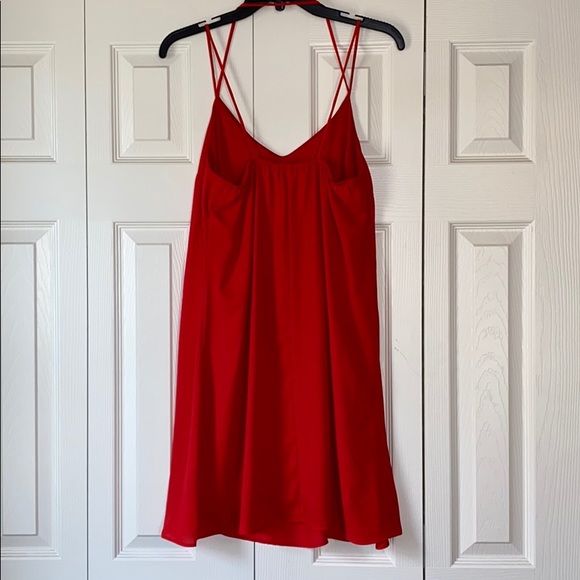 Red Dress. - Picture 3 of 4